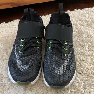 Nike Zoom sneakers size 7.5US. Lace and Velcro